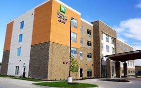 Holiday Inn Express & Suites Omaha - Millard Area By Ihg
